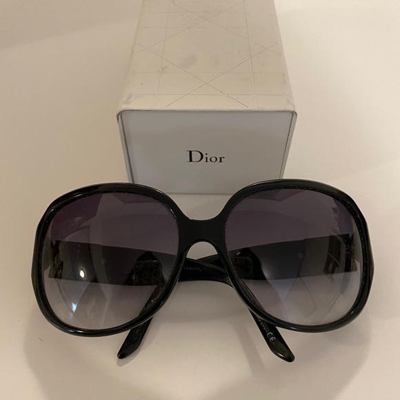 Sunglasses - Picture 3 of 3